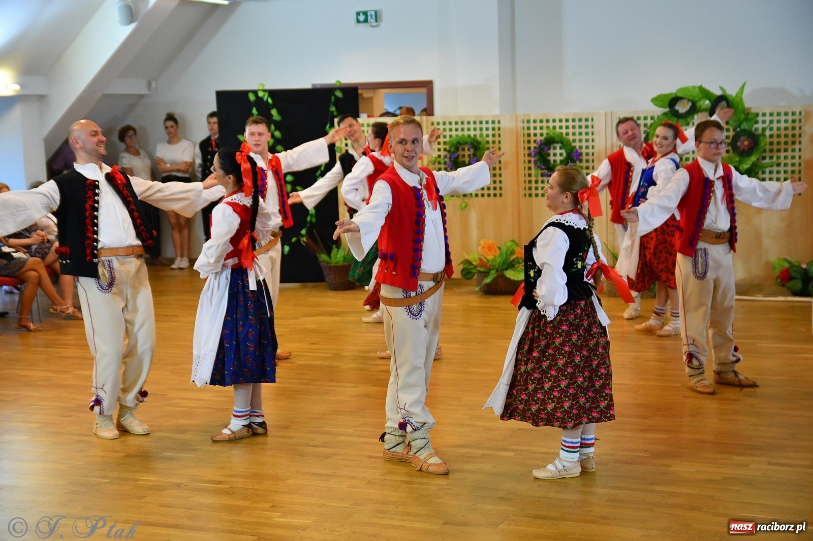 Zdjęcie w galerii na portalu naszraciborz.pl: Raciborskie Źródło zatańczyło dla małego Henia wiadomości z regionu