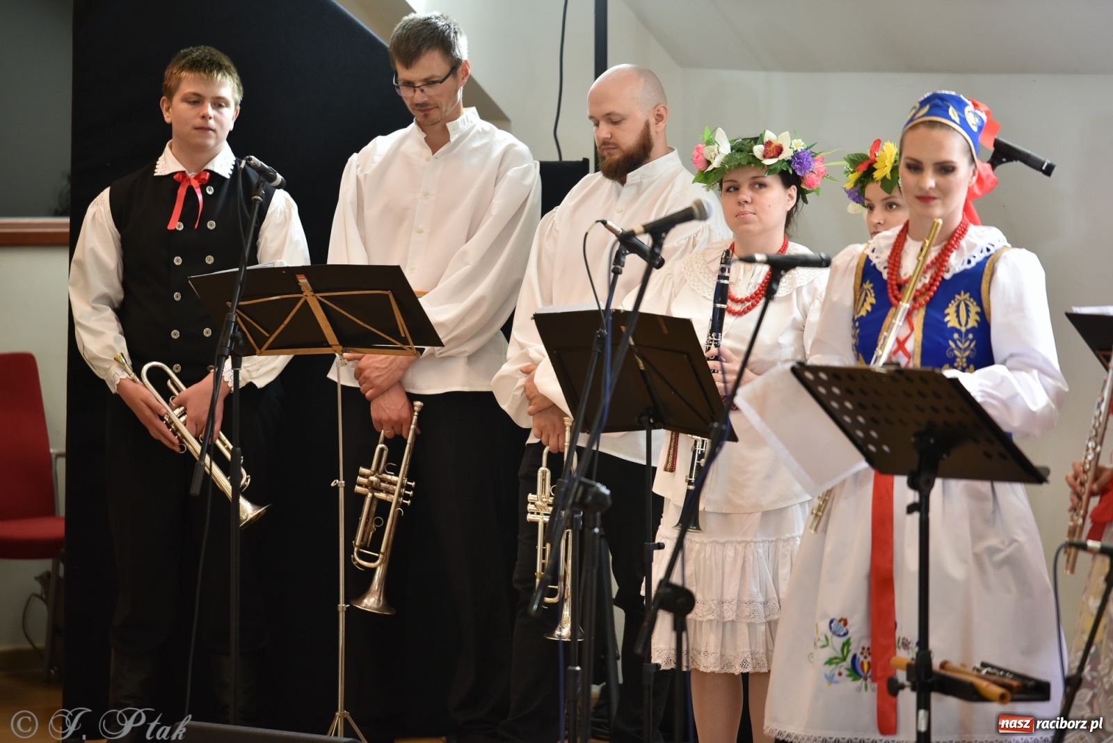 Zdjęcie w galerii na portalu naszraciborz.pl: Raciborskie Źródło zatańczyło dla małego Henia wiadomości z regionu