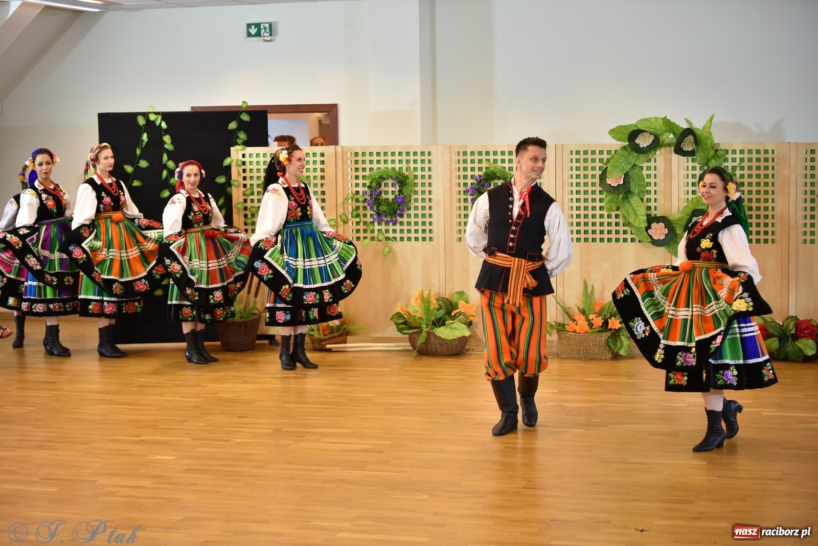 Zdjęcie w galerii na portalu naszraciborz.pl: Raciborskie Źródło zatańczyło dla małego Henia wiadomości z regionu