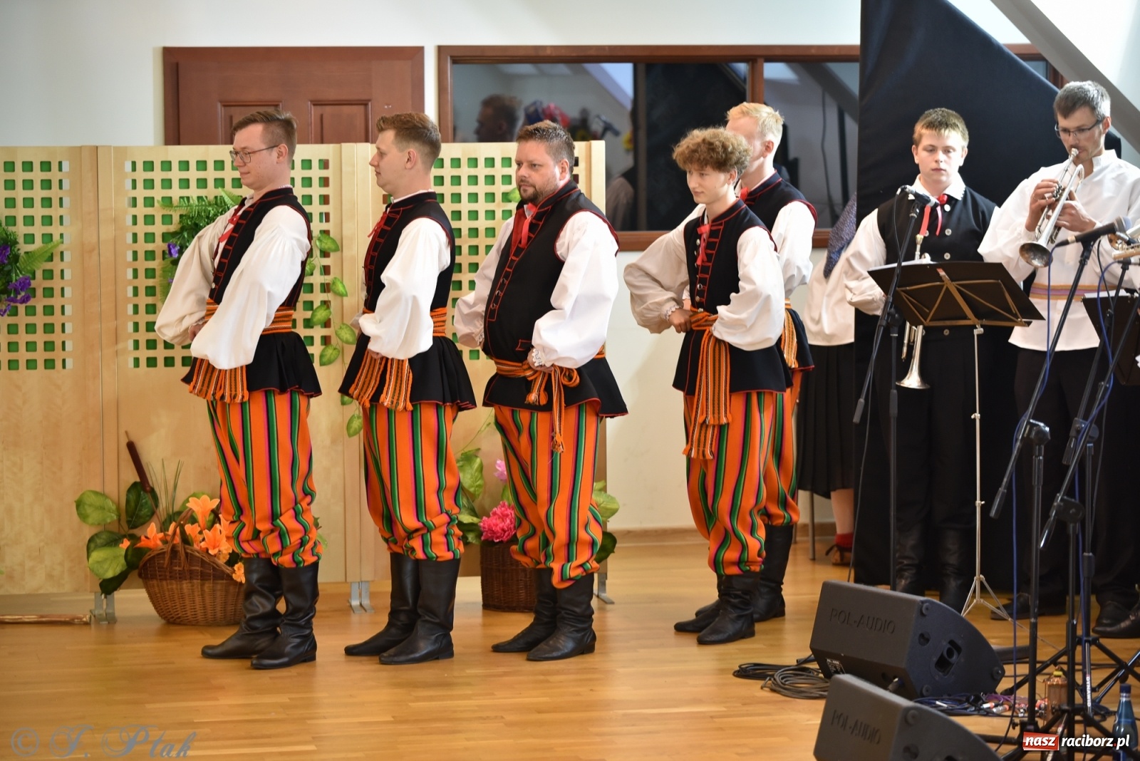 Zdjęcie w galerii na portalu naszraciborz.pl: Raciborskie Źródło zatańczyło dla małego Henia wiadomości z regionu