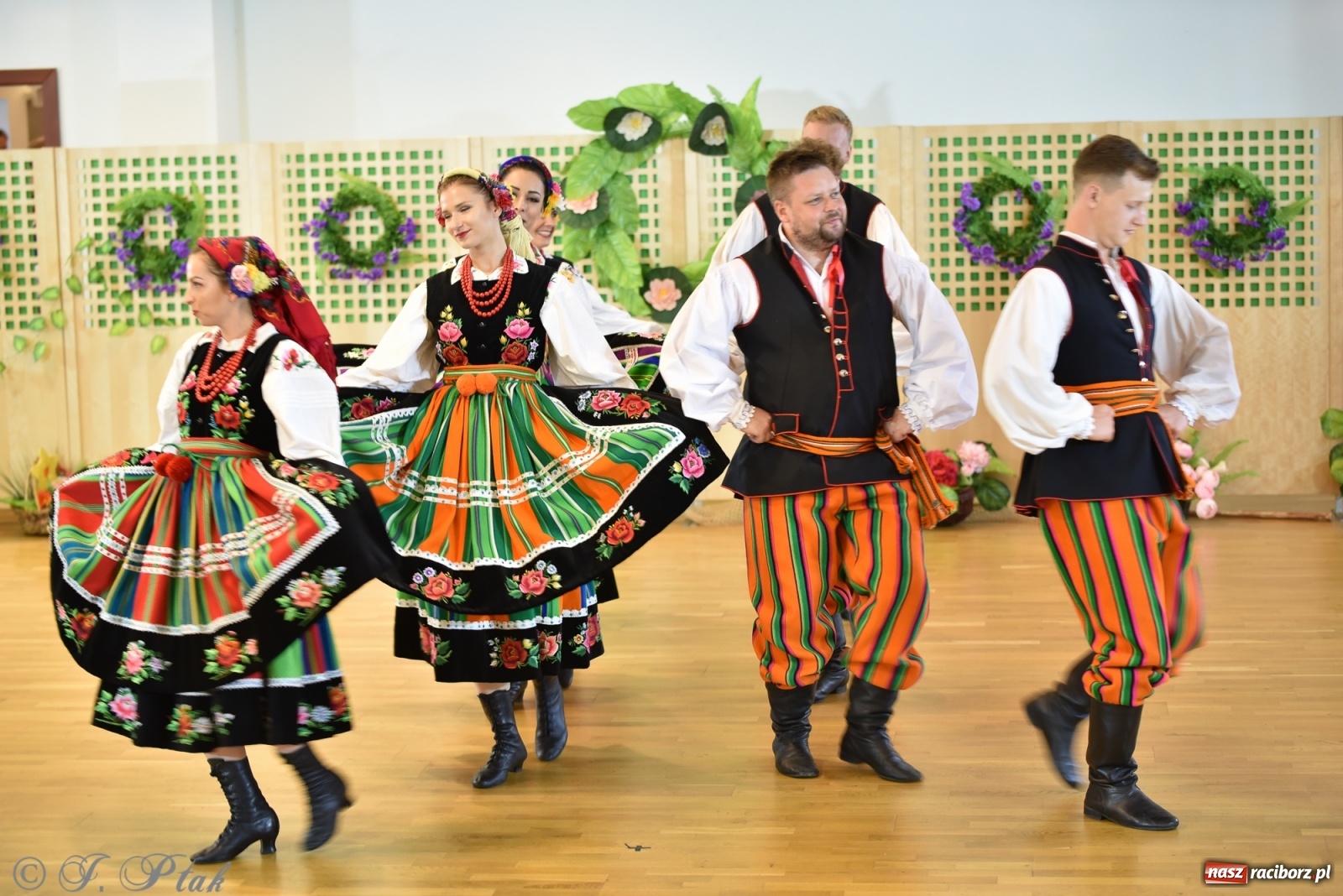 Zdjęcie w galerii na portalu naszraciborz.pl: Raciborskie Źródło zatańczyło dla małego Henia wiadomości z regionu