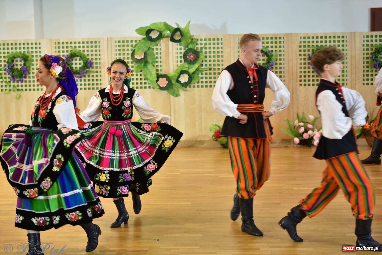 Zdjęcie w galerii na portalu naszraciborz.pl: Raciborskie Źródło zatańczyło dla małego Henia wiadomości z regionu