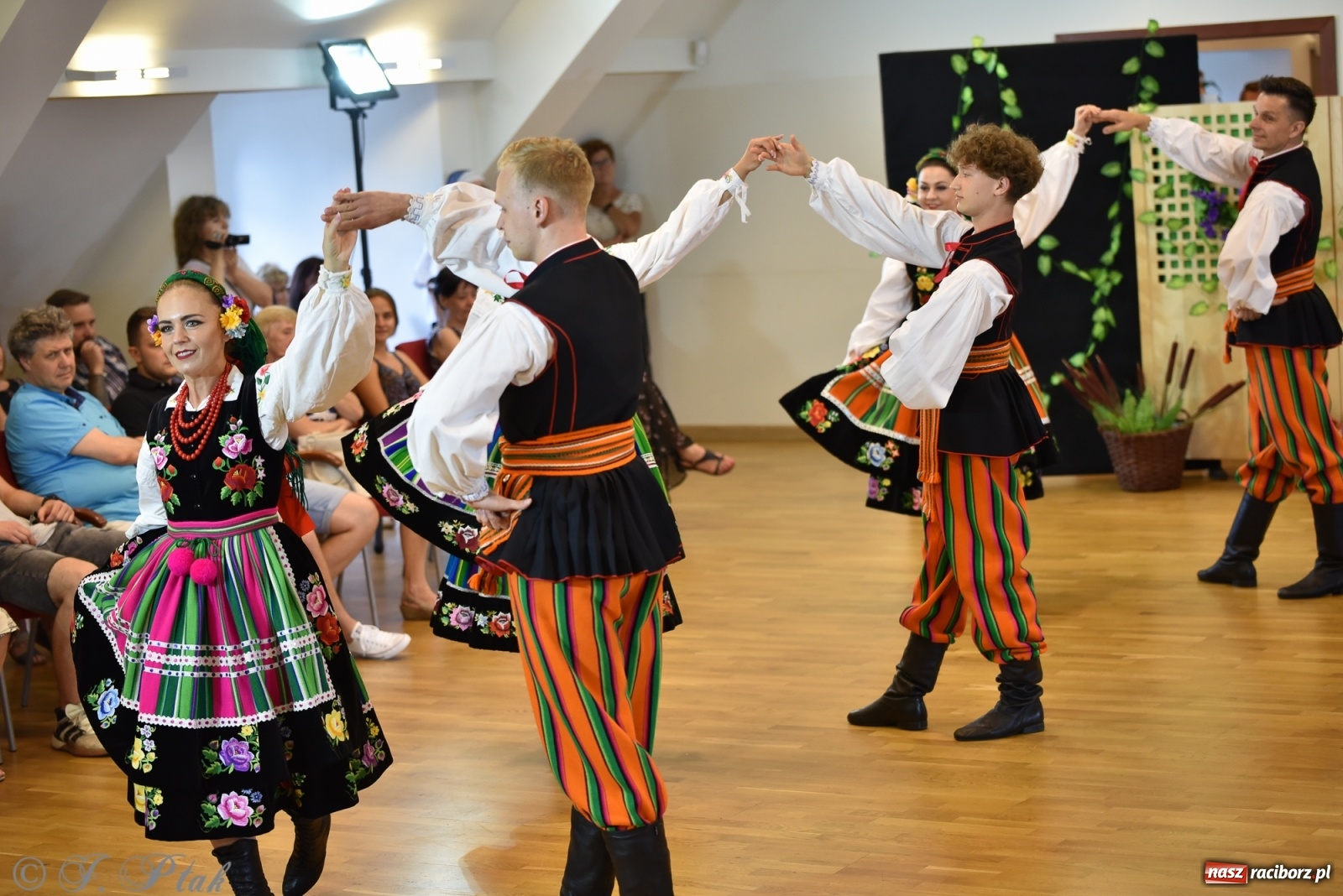 Zdjęcie w galerii na portalu naszraciborz.pl: Raciborskie Źródło zatańczyło dla małego Henia wiadomości z regionu