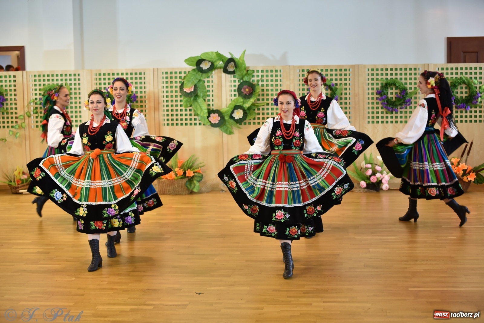 Zdjęcie w galerii na portalu naszraciborz.pl: Raciborskie Źródło zatańczyło dla małego Henia wiadomości z regionu