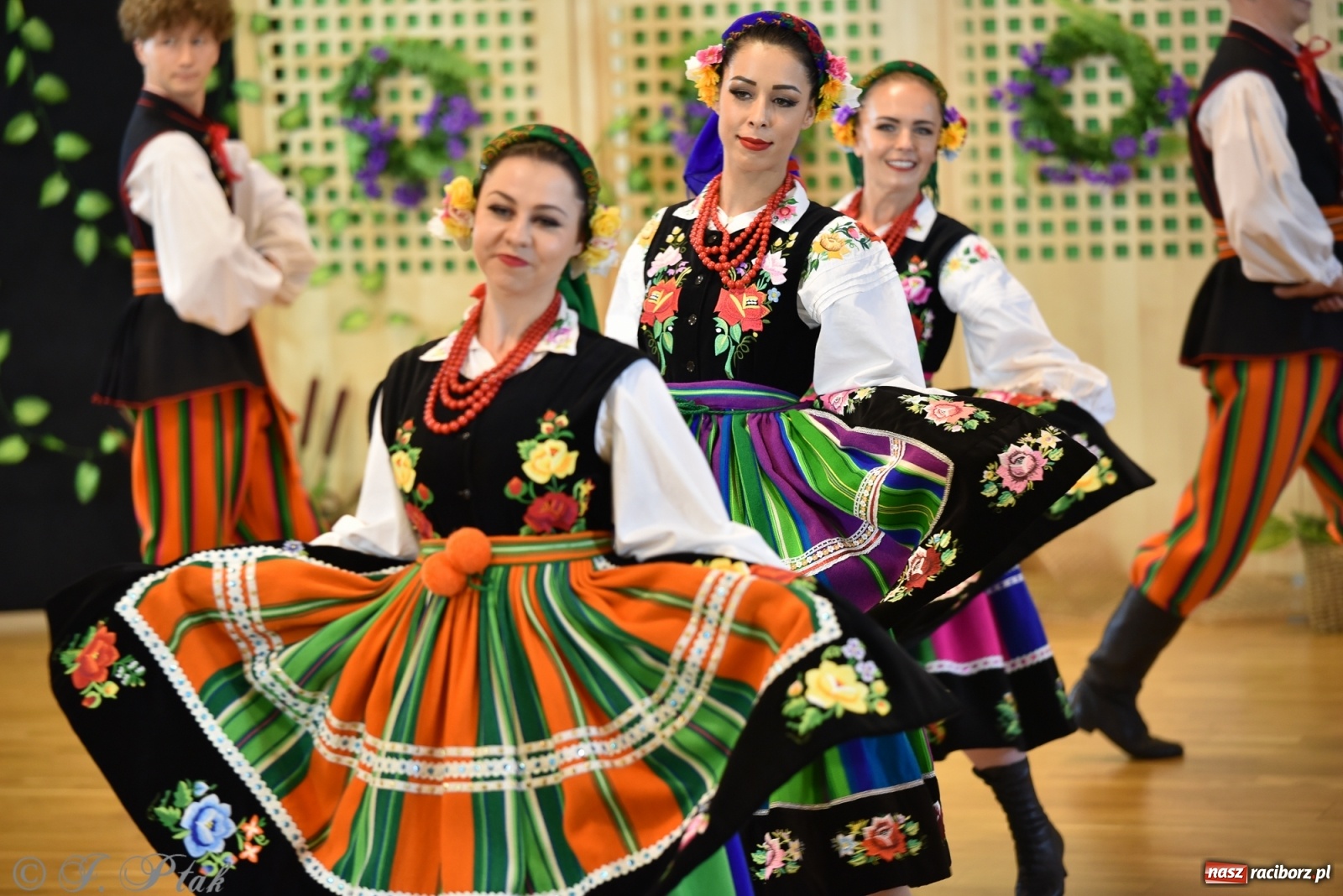 Zdjęcie w galerii na portalu naszraciborz.pl: Raciborskie Źródło zatańczyło dla małego Henia wiadomości z regionu