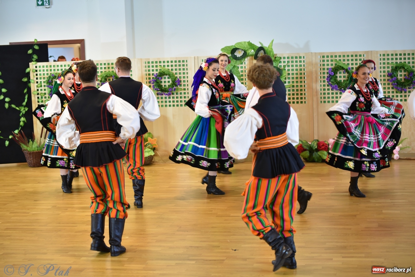 Zdjęcie w galerii na portalu naszraciborz.pl: Raciborskie Źródło zatańczyło dla małego Henia wiadomości z regionu