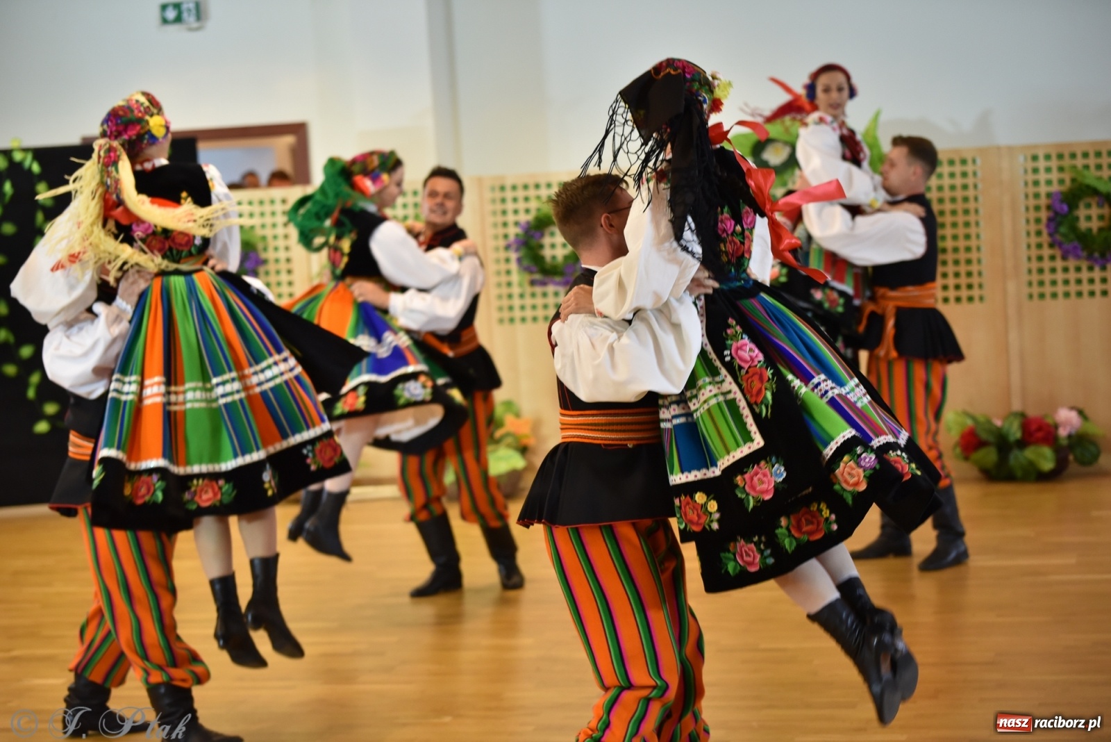 Zdjęcie w galerii na portalu naszraciborz.pl: Raciborskie Źródło zatańczyło dla małego Henia wiadomości z regionu