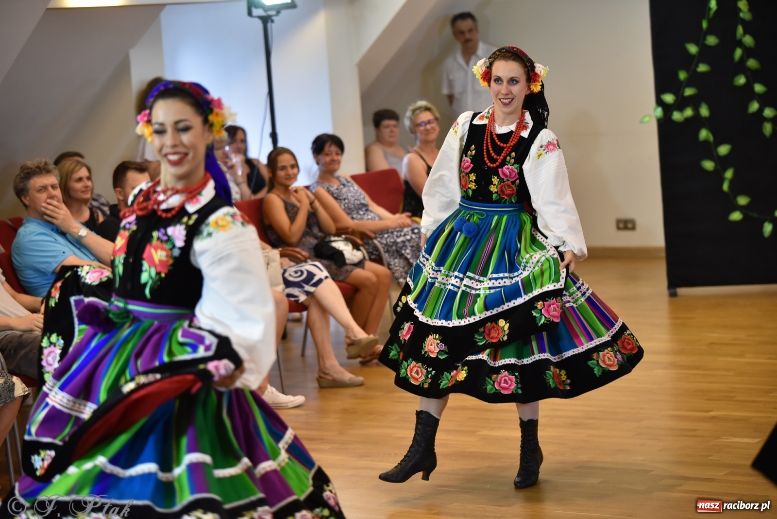 Zdjęcie w galerii na portalu naszraciborz.pl: Raciborskie Źródło zatańczyło dla małego Henia wiadomości z regionu