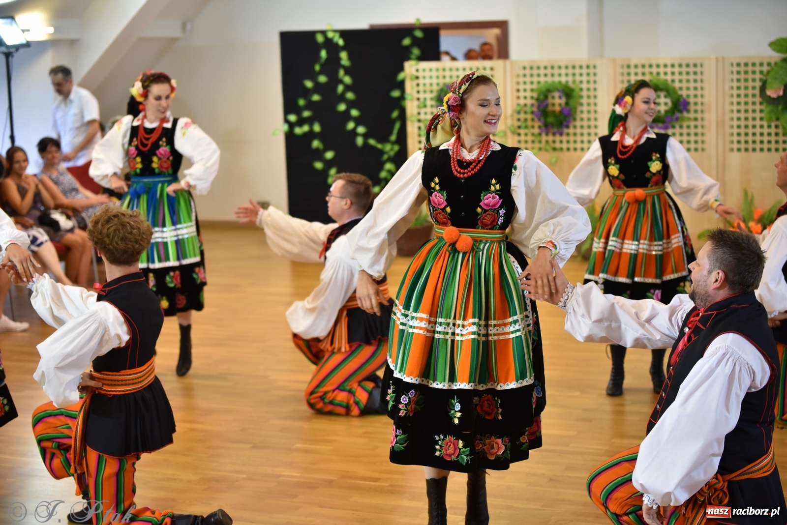 Zdjęcie w galerii na portalu naszraciborz.pl: Raciborskie Źródło zatańczyło dla małego Henia wiadomości z regionu