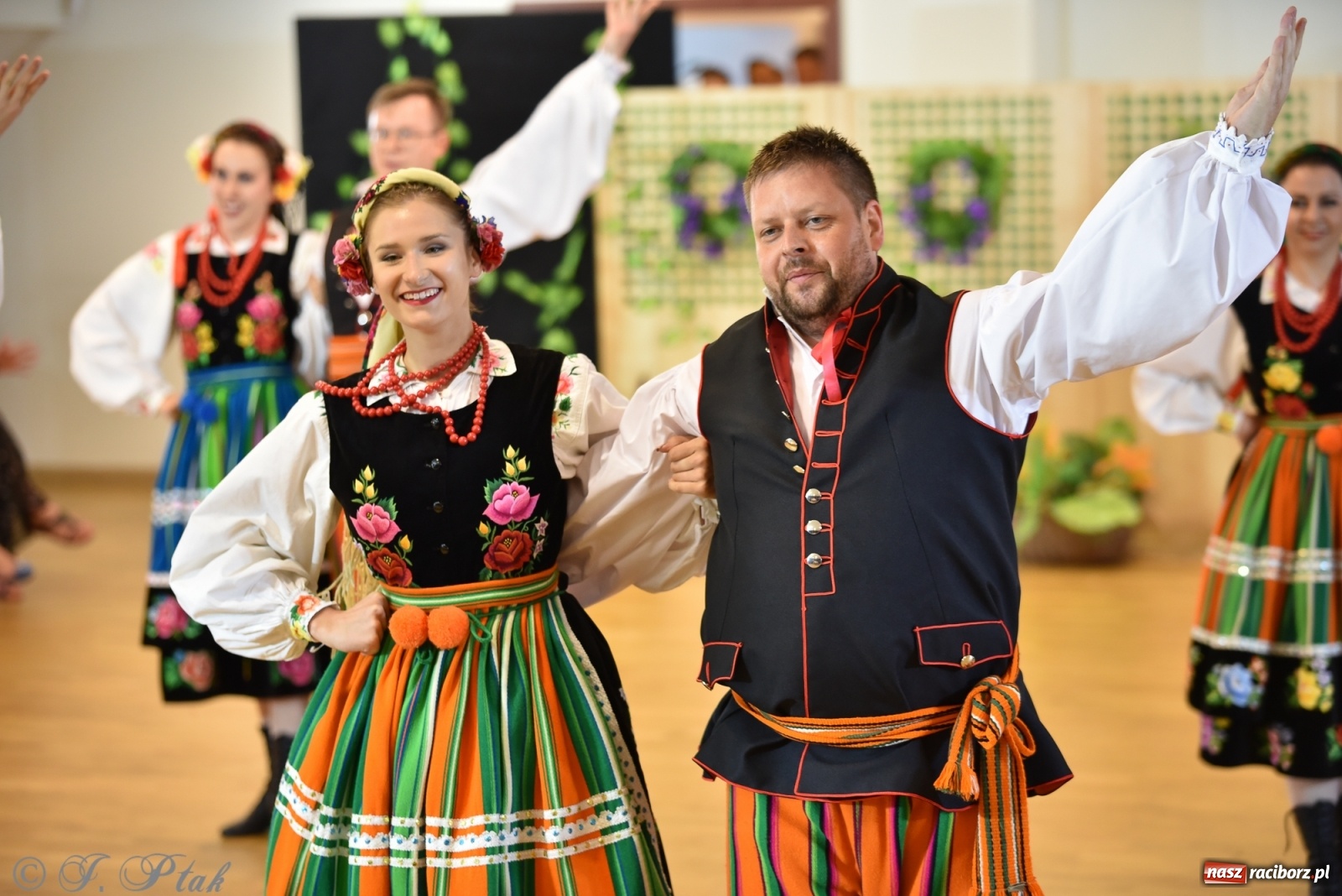 Zdjęcie w galerii na portalu naszraciborz.pl: Raciborskie Źródło zatańczyło dla małego Henia wiadomości z regionu