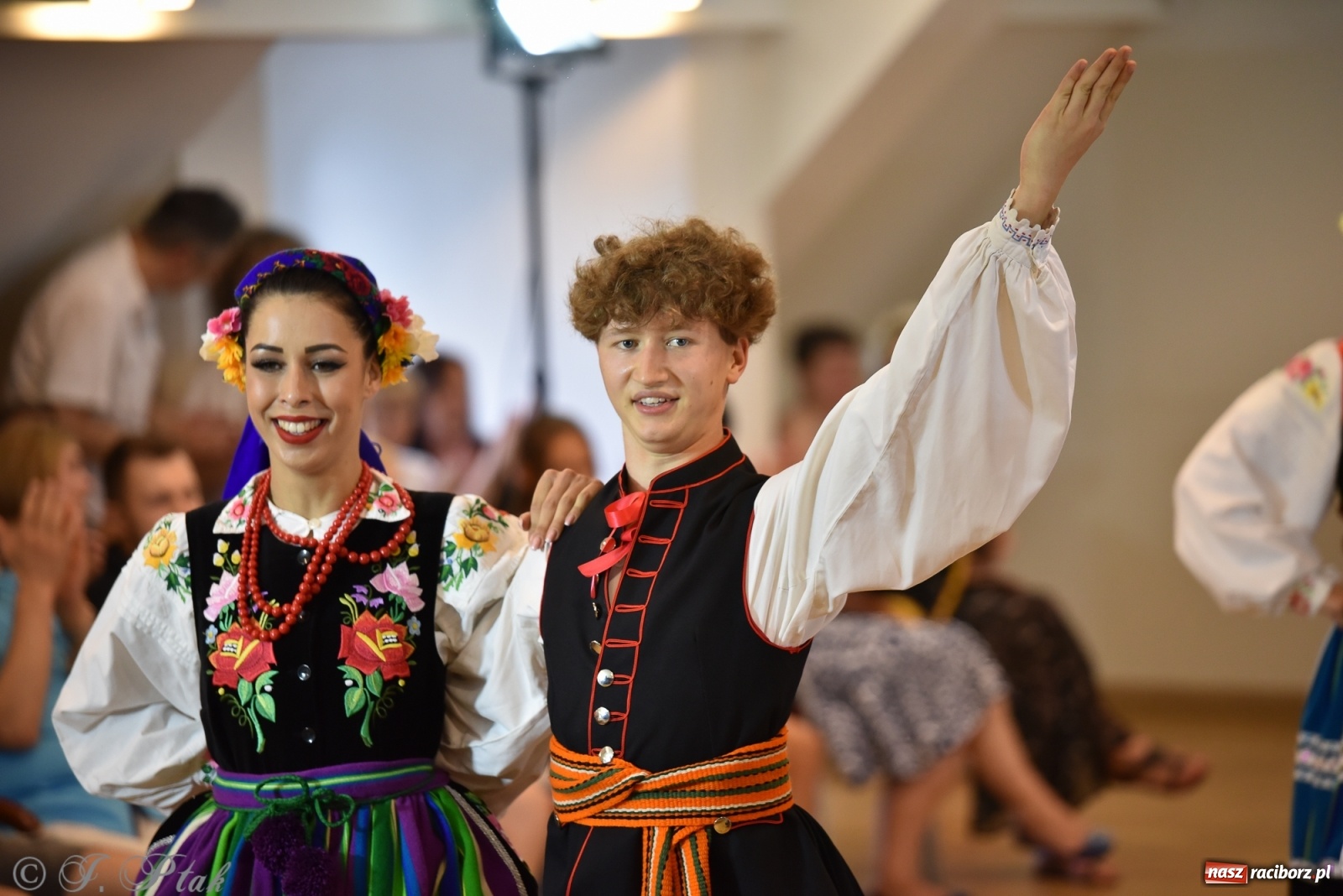 Zdjęcie w galerii na portalu naszraciborz.pl: Raciborskie Źródło zatańczyło dla małego Henia wiadomości z regionu