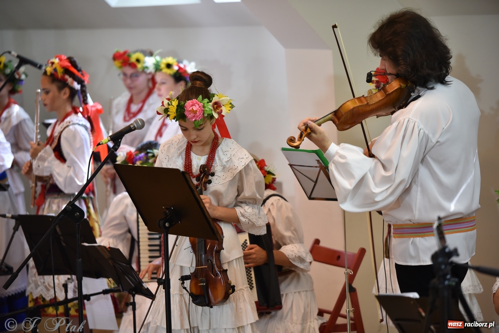 Zdjęcie w galerii na portalu naszraciborz.pl: Raciborskie Źródło zatańczyło dla małego Henia wiadomości z regionu