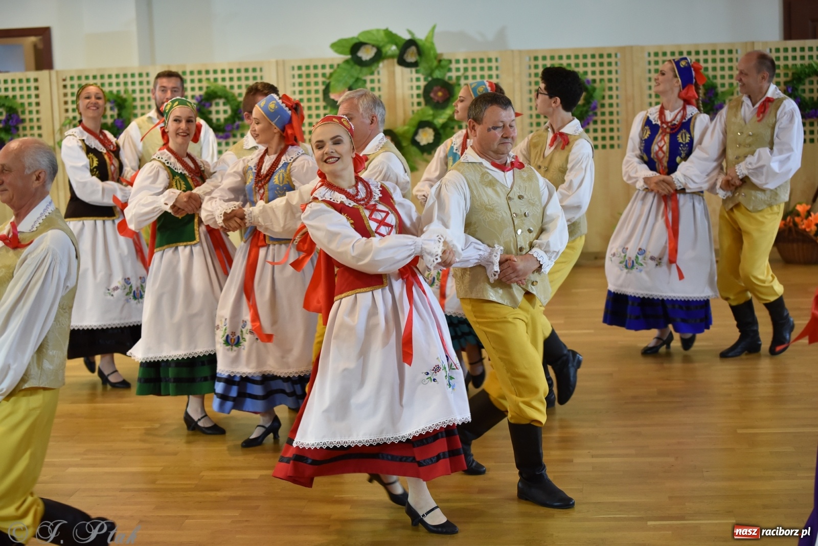 Zdjęcie w galerii na portalu naszraciborz.pl: Raciborskie Źródło zatańczyło dla małego Henia wiadomości z regionu