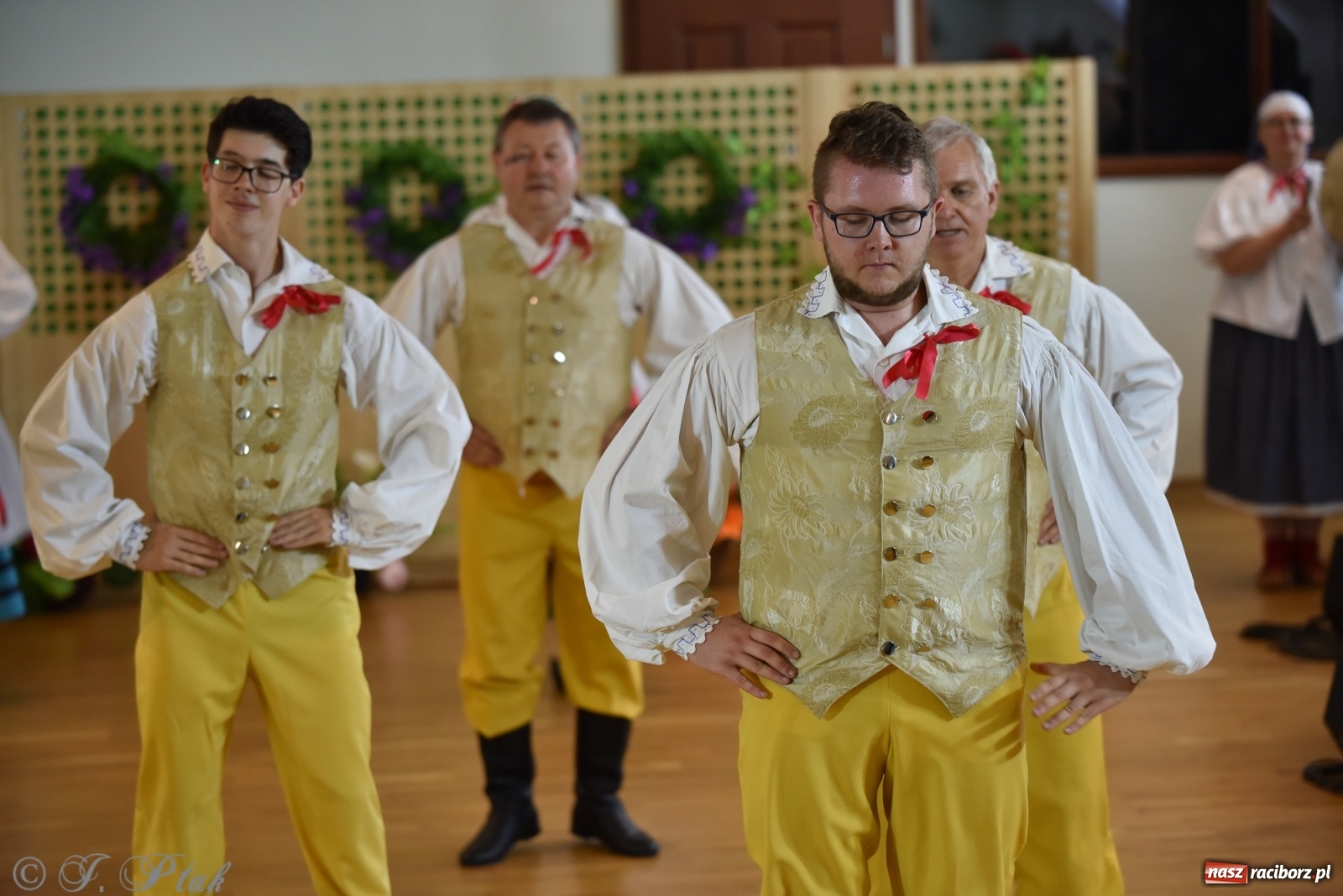 Zdjęcie w galerii na portalu naszraciborz.pl: Raciborskie Źródło zatańczyło dla małego Henia wiadomości z regionu