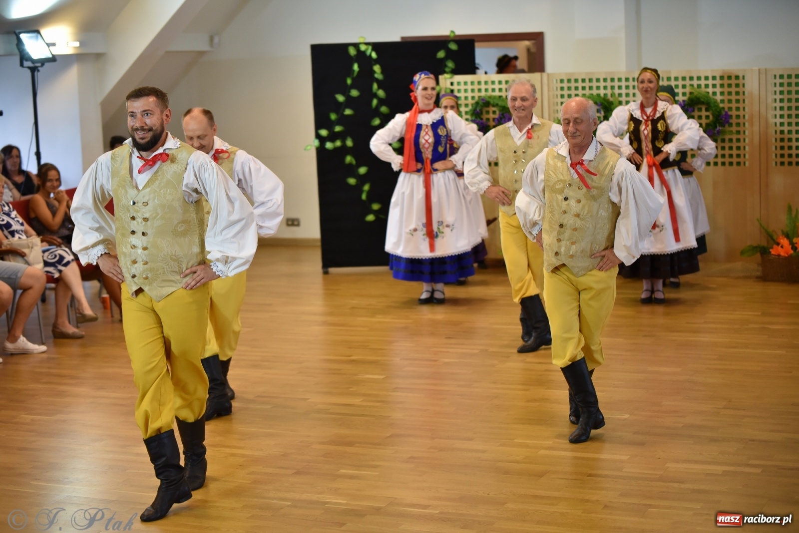 Zdjęcie w galerii na portalu naszraciborz.pl: Raciborskie Źródło zatańczyło dla małego Henia wiadomości z regionu