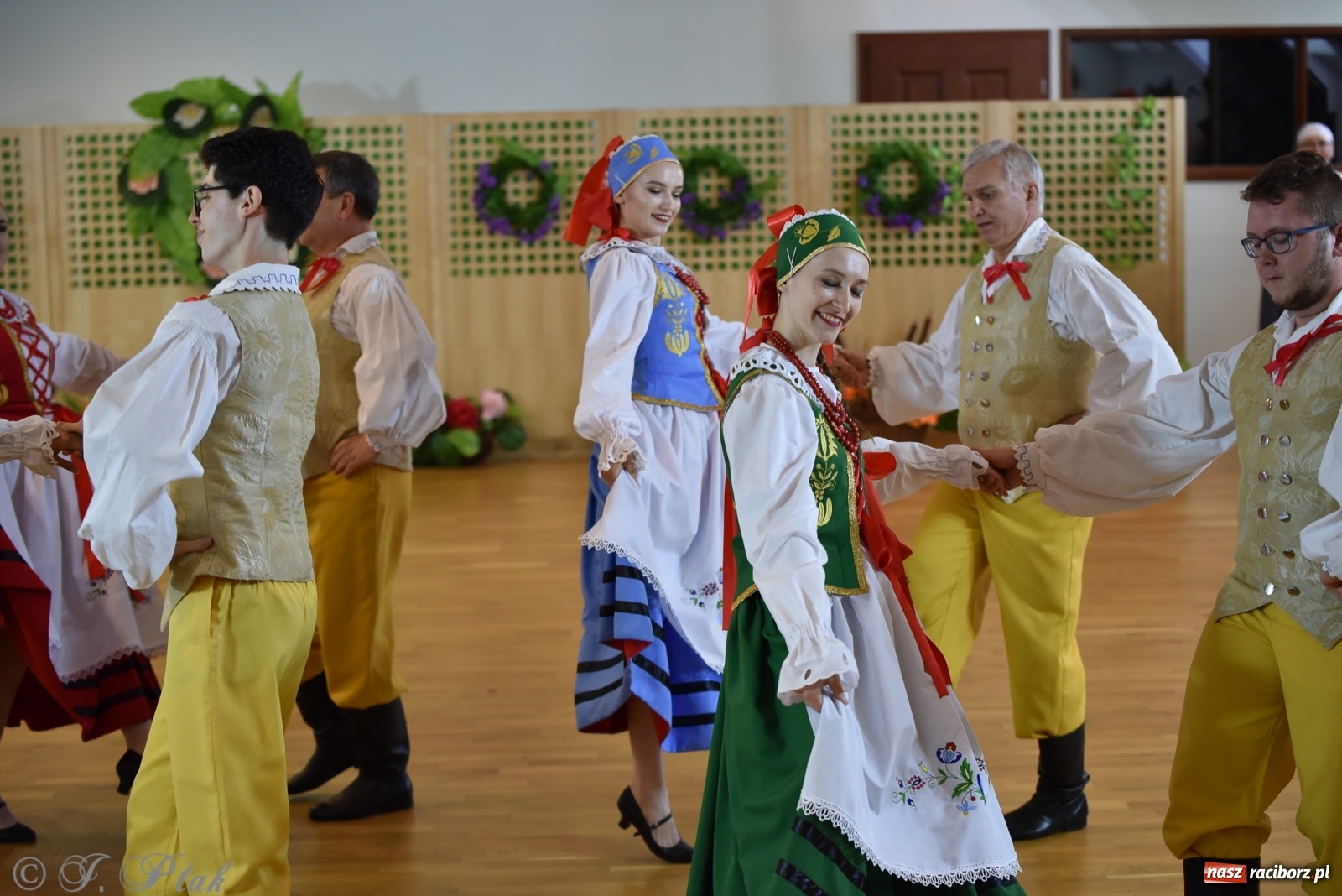 Zdjęcie w galerii na portalu naszraciborz.pl: Raciborskie Źródło zatańczyło dla małego Henia wiadomości z regionu