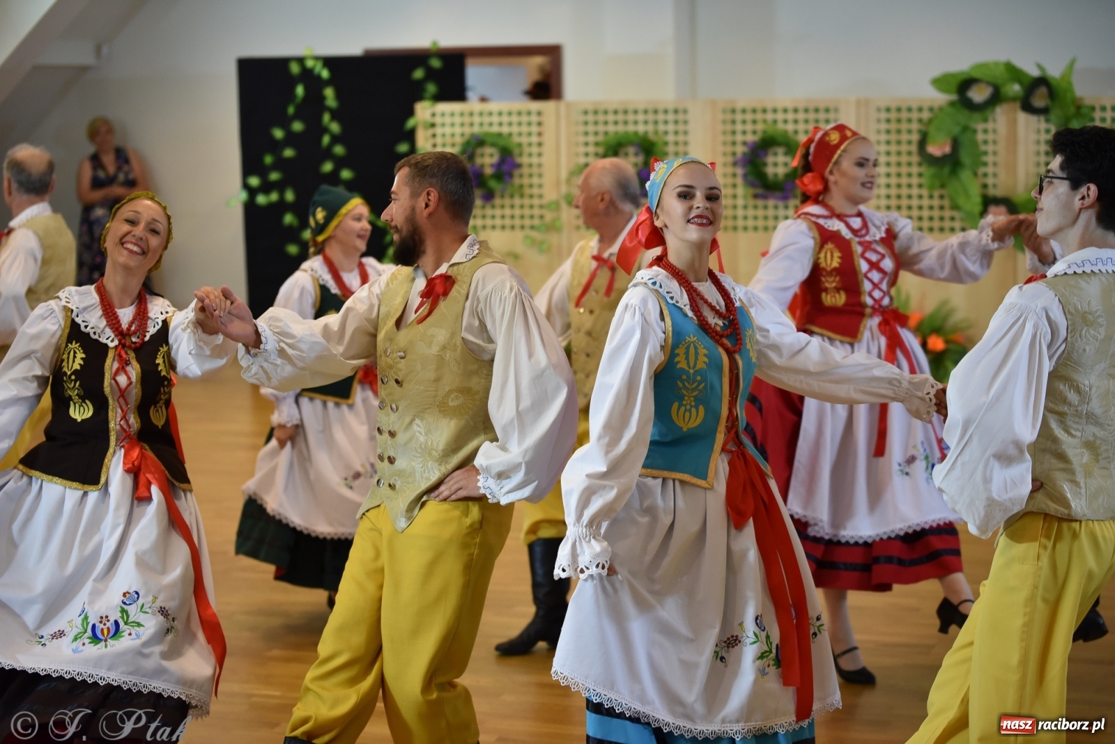Zdjęcie w galerii na portalu naszraciborz.pl: Raciborskie Źródło zatańczyło dla małego Henia wiadomości z regionu