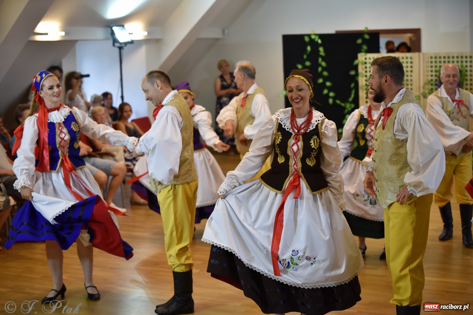 Zdjęcie w galerii na portalu naszraciborz.pl: Raciborskie Źródło zatańczyło dla małego Henia wiadomości z regionu