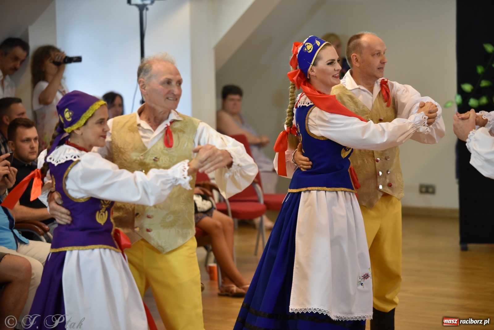 Zdjęcie w galerii na portalu naszraciborz.pl: Raciborskie Źródło zatańczyło dla małego Henia wiadomości z regionu