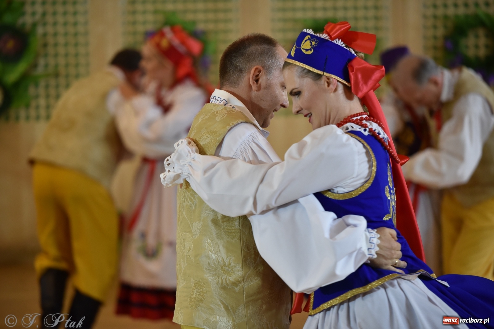 Zdjęcie w galerii na portalu naszraciborz.pl: Raciborskie Źródło zatańczyło dla małego Henia wiadomości z regionu