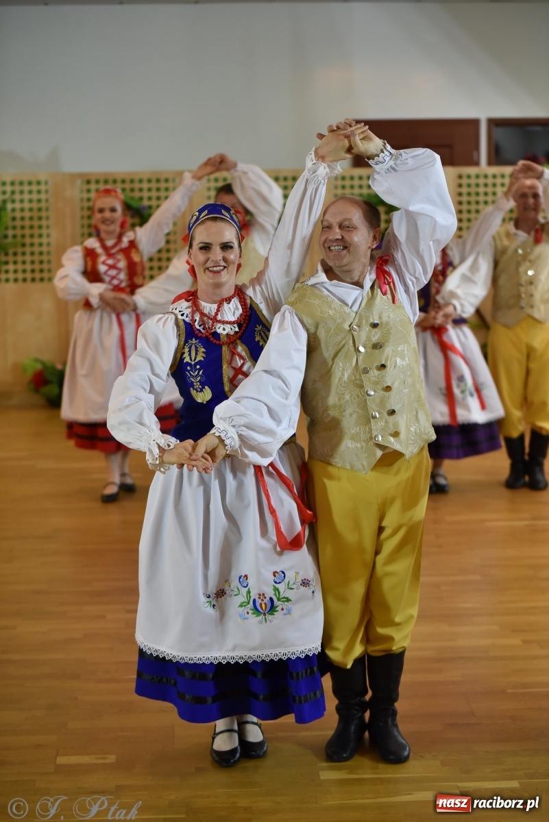 Zdjęcie w galerii na portalu naszraciborz.pl: Raciborskie Źródło zatańczyło dla małego Henia wiadomości z regionu