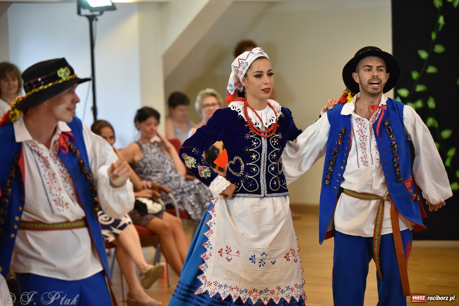 Zdjęcie w galerii na portalu naszraciborz.pl: Raciborskie Źródło zatańczyło dla małego Henia wiadomości z regionu