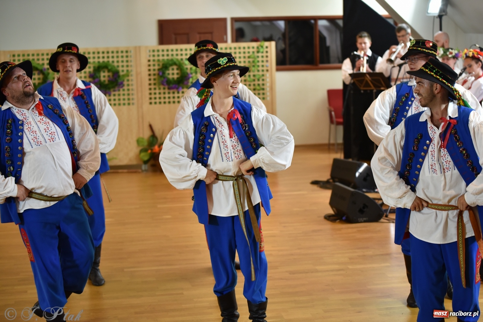 Zdjęcie w galerii na portalu naszraciborz.pl: Raciborskie Źródło zatańczyło dla małego Henia wiadomości z regionu