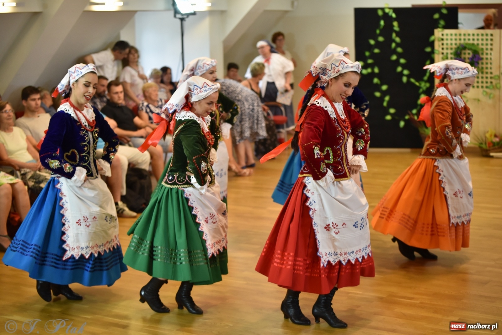 Zdjęcie w galerii na portalu naszraciborz.pl: Raciborskie Źródło zatańczyło dla małego Henia wiadomości z regionu