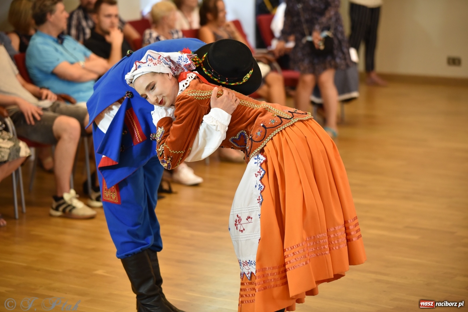 Zdjęcie w galerii na portalu naszraciborz.pl: Raciborskie Źródło zatańczyło dla małego Henia wiadomości z regionu