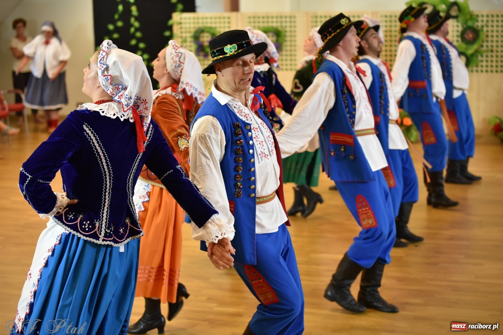 Zdjęcie w galerii na portalu naszraciborz.pl: Raciborskie Źródło zatańczyło dla małego Henia wiadomości z regionu