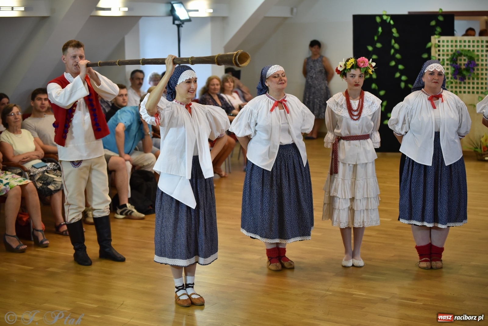 Zdjęcie w galerii na portalu naszraciborz.pl: Raciborskie Źródło zatańczyło dla małego Henia wiadomości z regionu