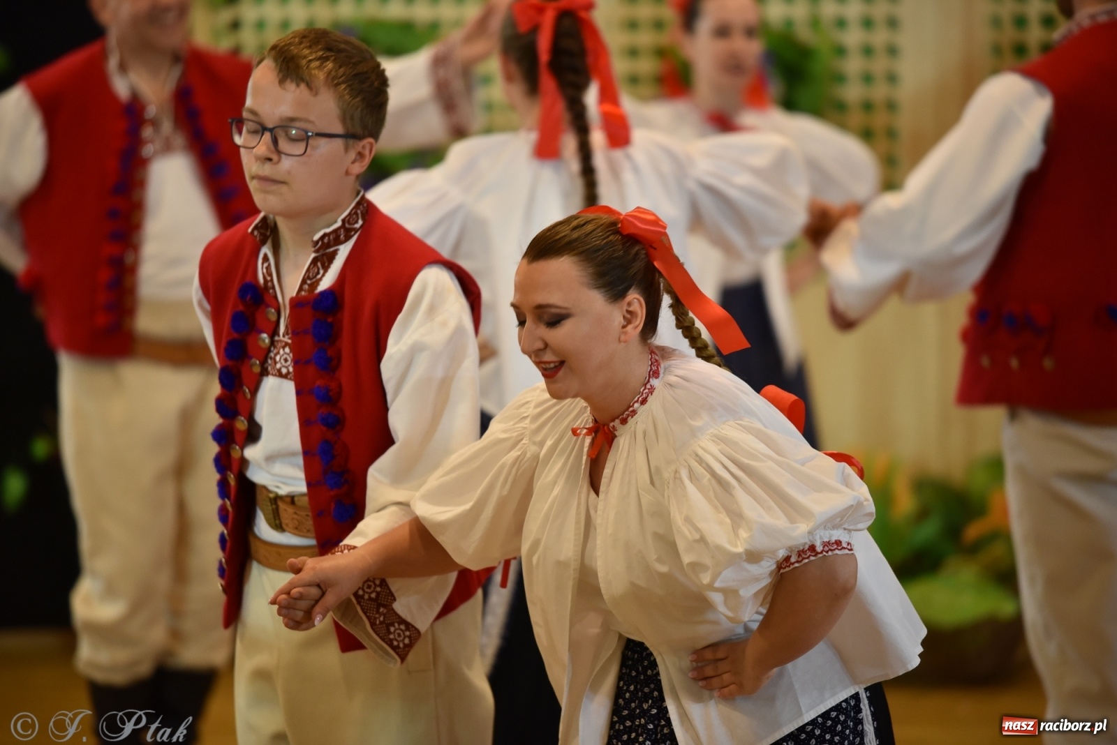 Zdjęcie w galerii na portalu naszraciborz.pl: Raciborskie Źródło zatańczyło dla małego Henia wiadomości z regionu