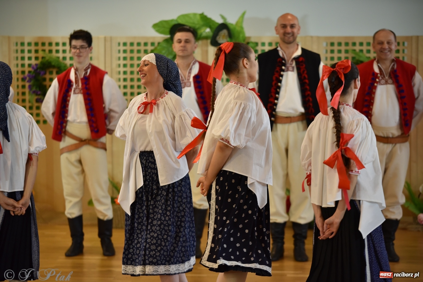 Zdjęcie w galerii na portalu naszraciborz.pl: Raciborskie Źródło zatańczyło dla małego Henia wiadomości z regionu
