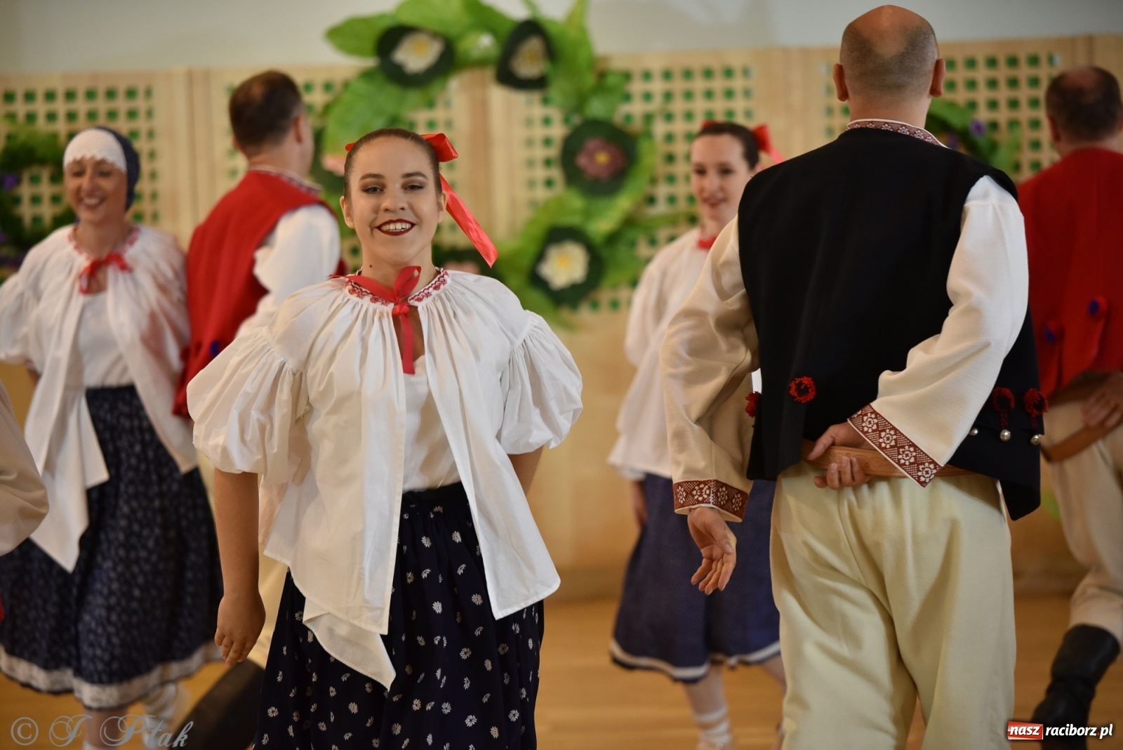 Zdjęcie w galerii na portalu naszraciborz.pl: Raciborskie Źródło zatańczyło dla małego Henia wiadomości z regionu