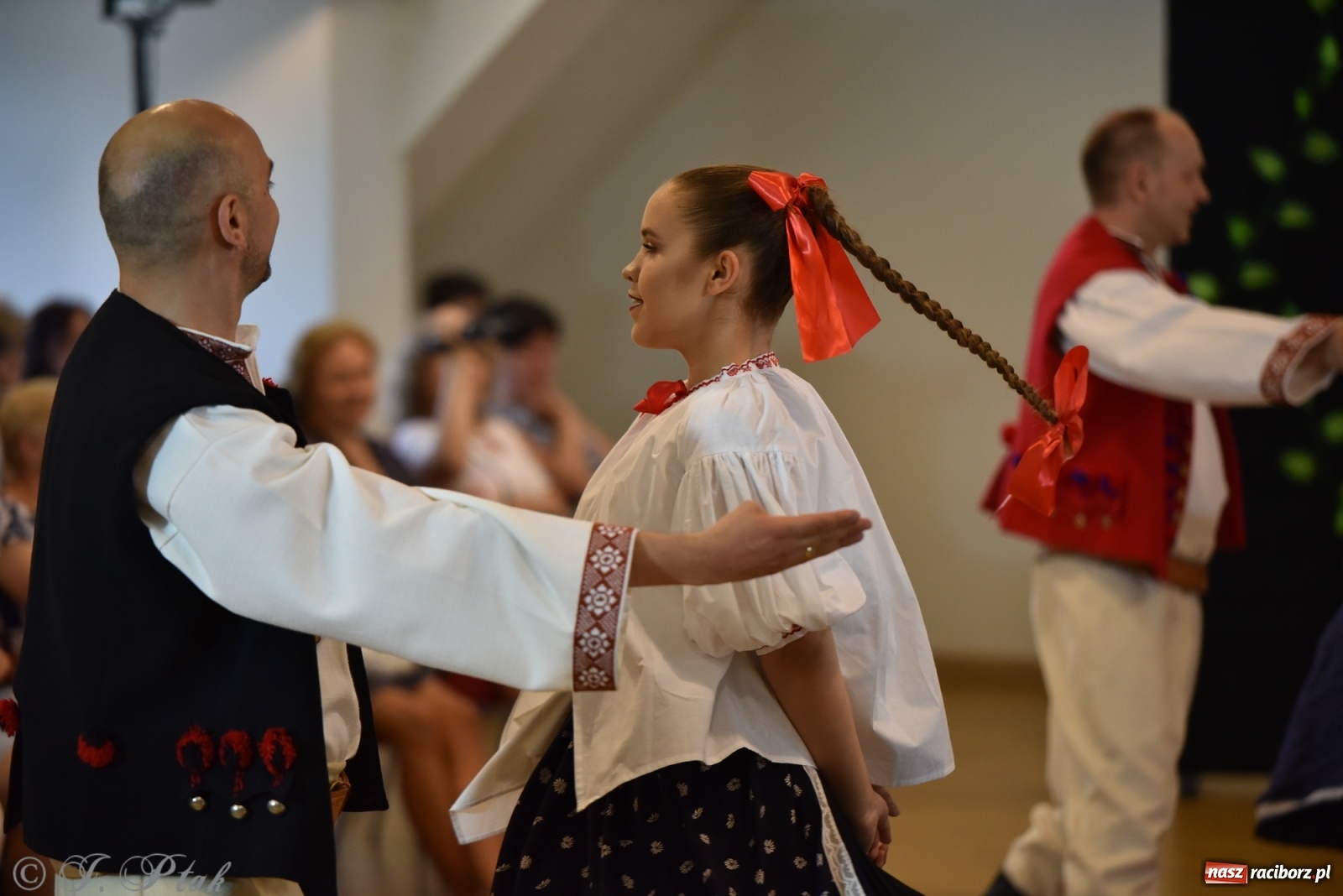 Zdjęcie w galerii na portalu naszraciborz.pl: Raciborskie Źródło zatańczyło dla małego Henia wiadomości z regionu