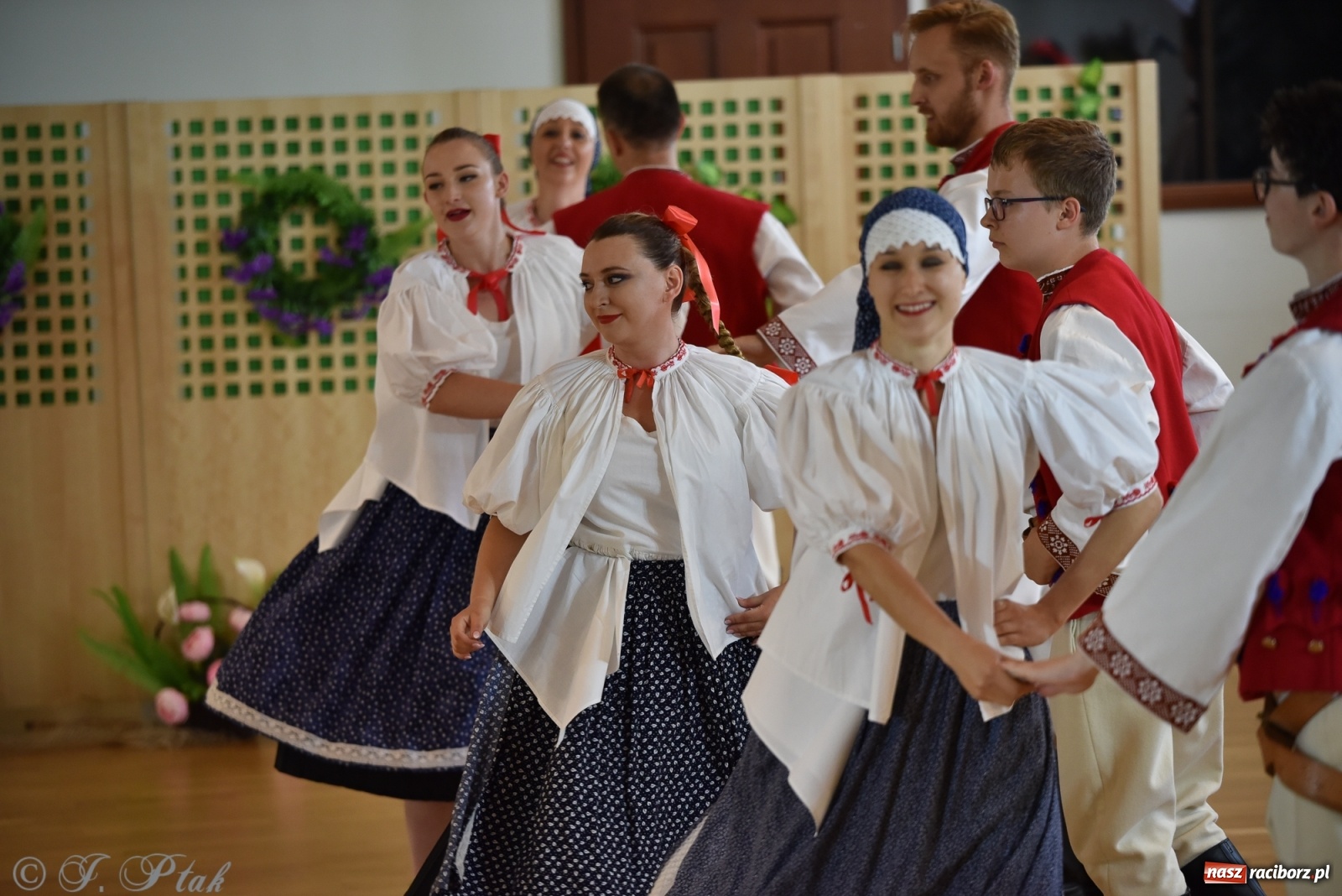 Zdjęcie w galerii na portalu naszraciborz.pl: Raciborskie Źródło zatańczyło dla małego Henia wiadomości z regionu