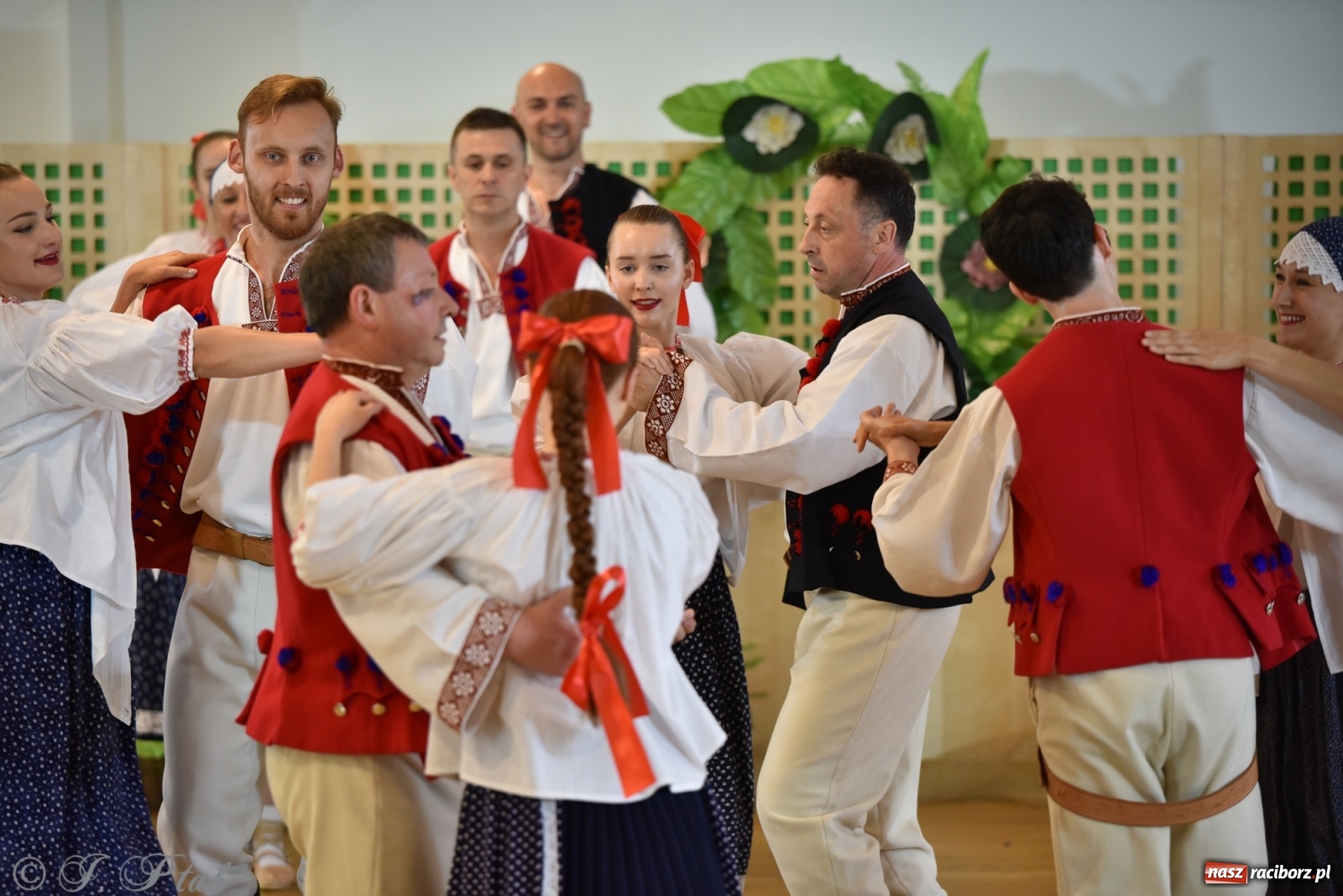 Zdjęcie w galerii na portalu naszraciborz.pl: Raciborskie Źródło zatańczyło dla małego Henia wiadomości z regionu