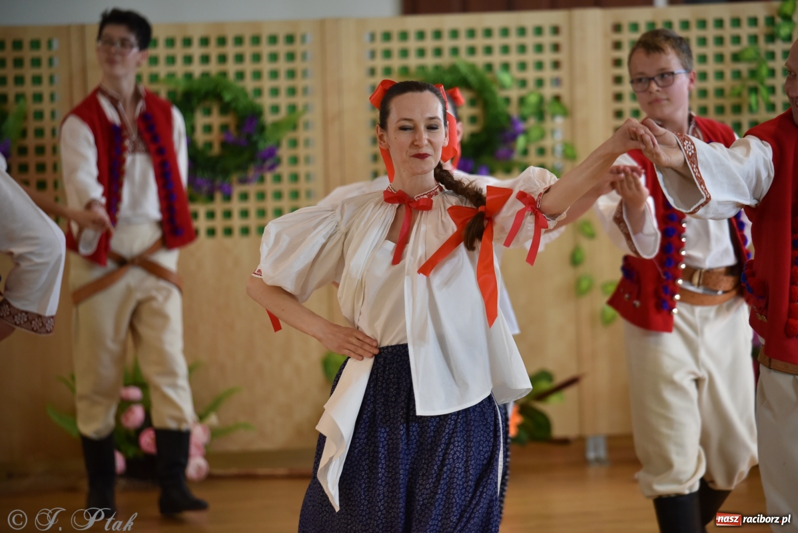 Zdjęcie w galerii na portalu naszraciborz.pl: Raciborskie Źródło zatańczyło dla małego Henia wiadomości z regionu