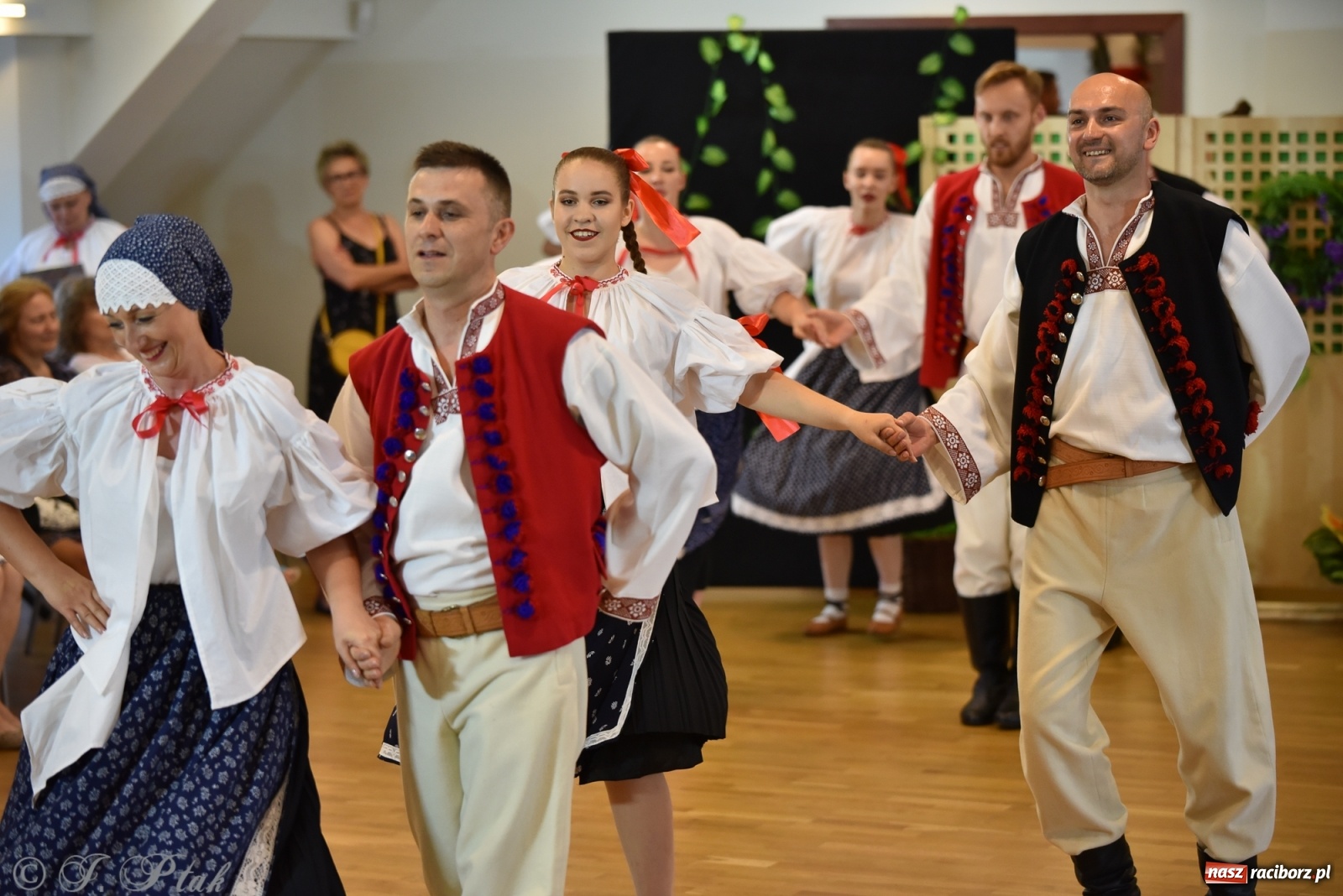 Zdjęcie w galerii na portalu naszraciborz.pl: Raciborskie Źródło zatańczyło dla małego Henia wiadomości z regionu