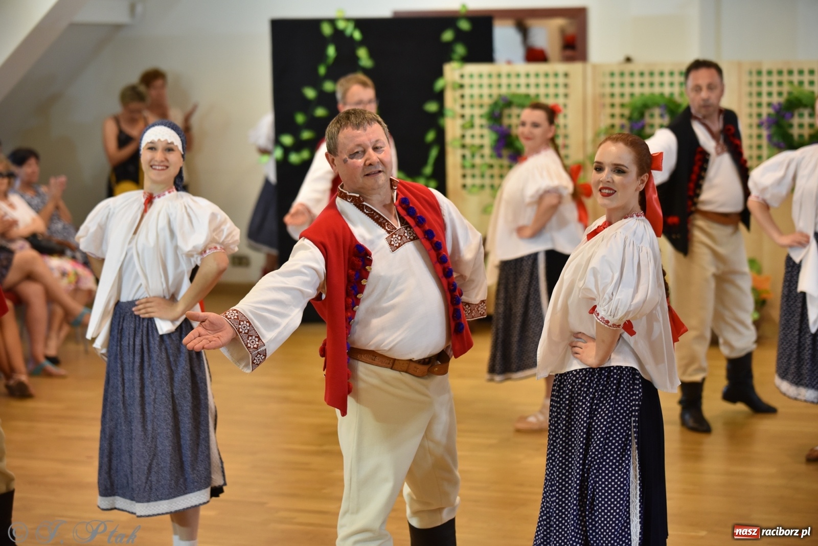 Zdjęcie w galerii na portalu naszraciborz.pl: Raciborskie Źródło zatańczyło dla małego Henia wiadomości z regionu