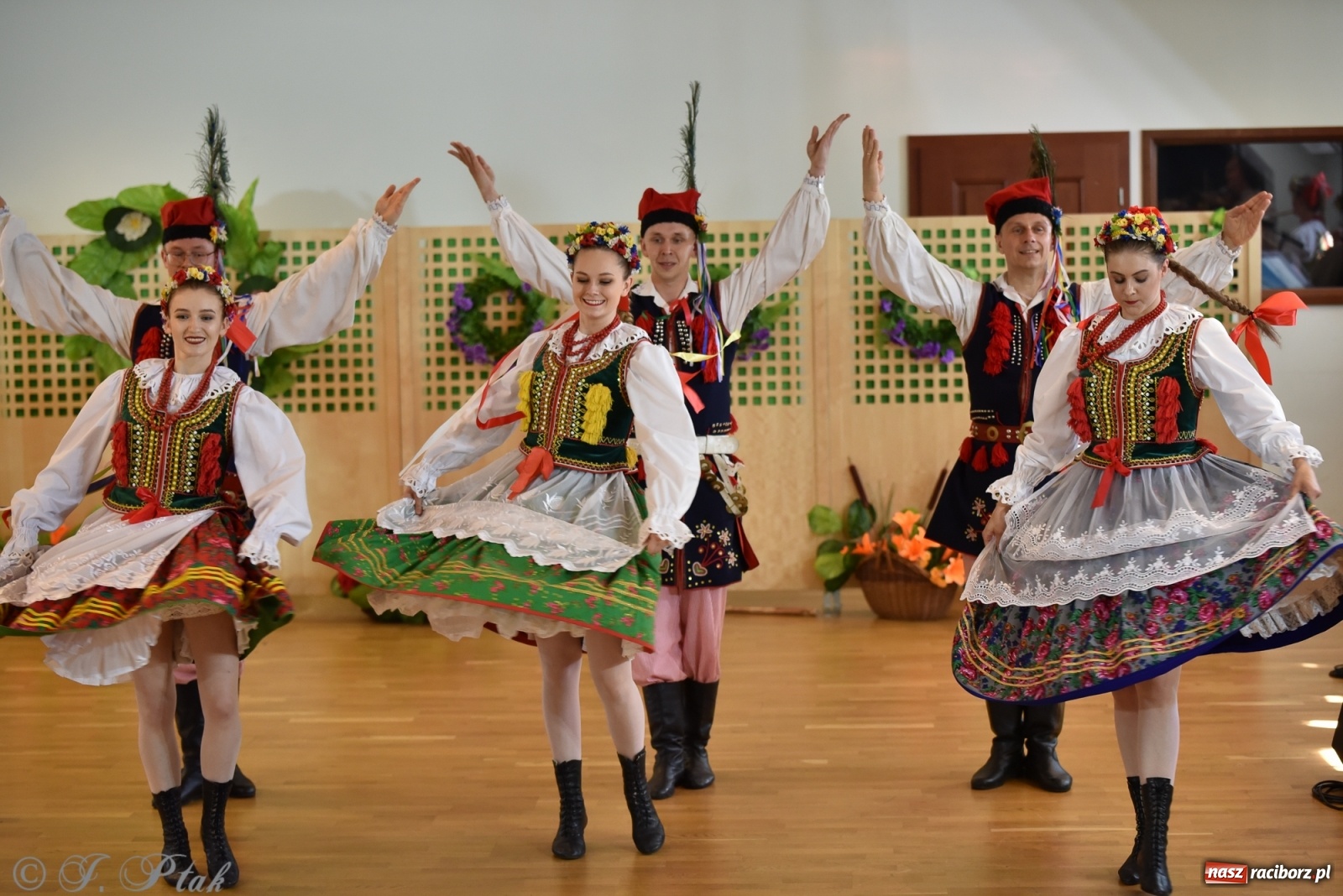 Zdjęcie w galerii na portalu naszraciborz.pl: Raciborskie Źródło zatańczyło dla małego Henia wiadomości z regionu