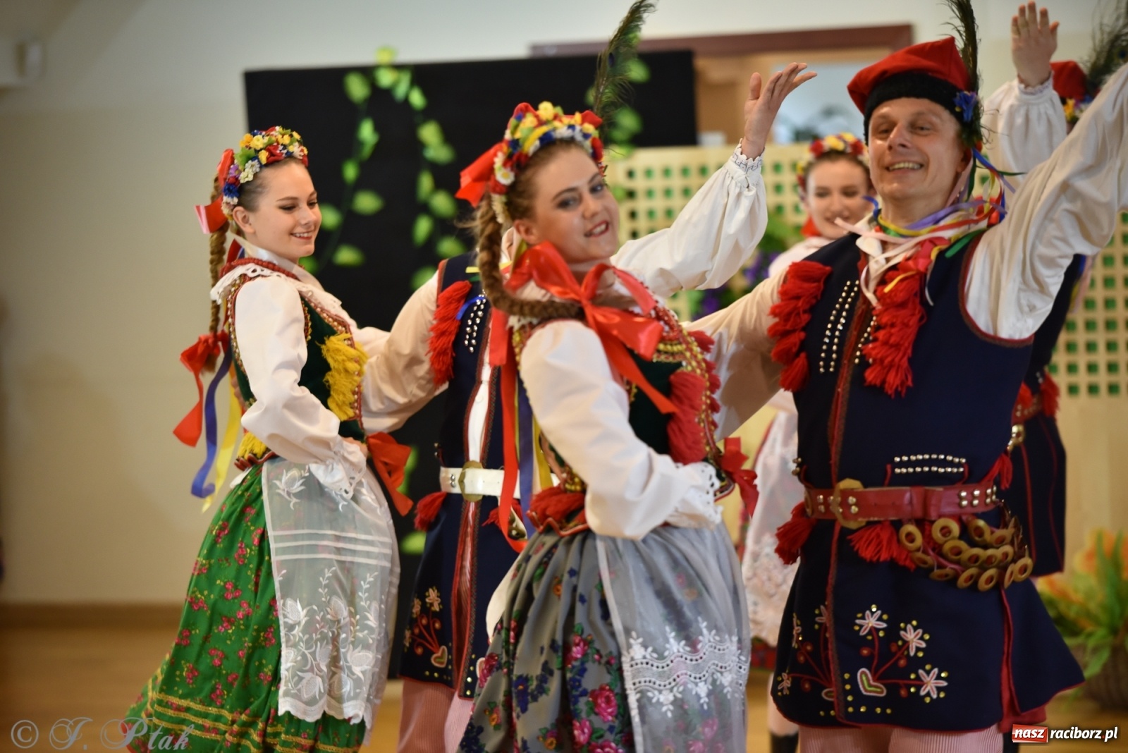 Zdjęcie w galerii na portalu naszraciborz.pl: Raciborskie Źródło zatańczyło dla małego Henia wiadomości z regionu