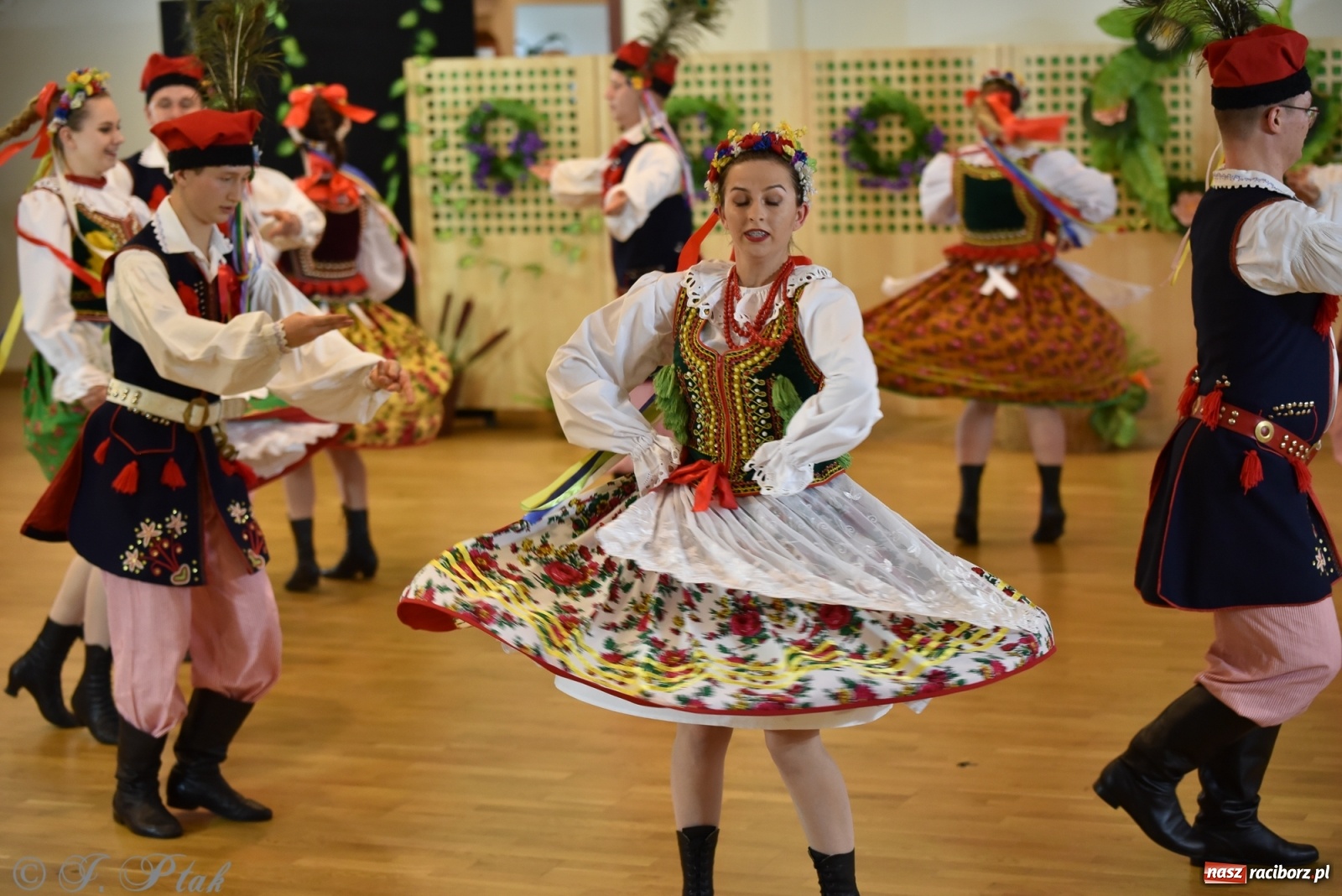 Zdjęcie w galerii na portalu naszraciborz.pl: Raciborskie Źródło zatańczyło dla małego Henia wiadomości z regionu