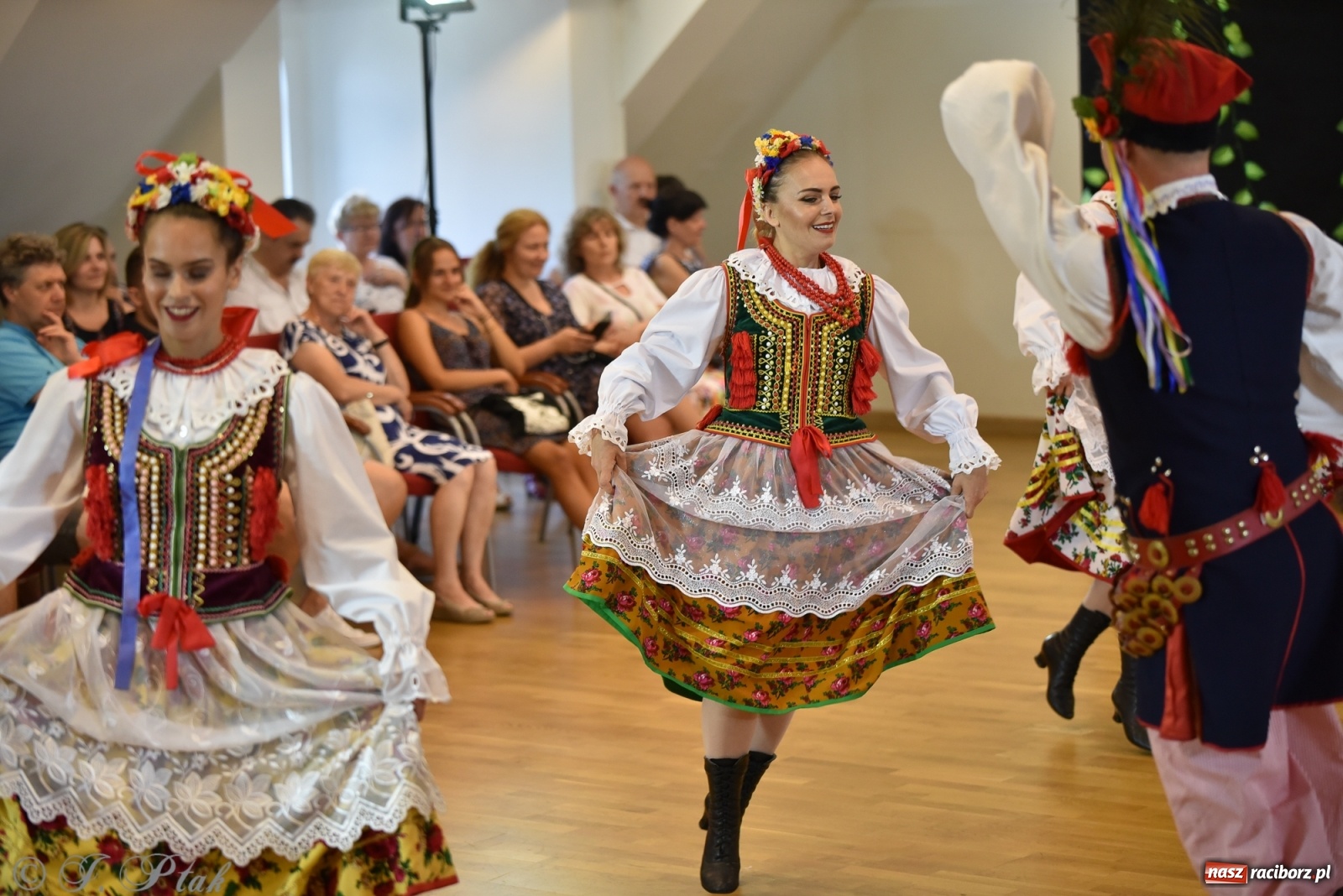 Zdjęcie w galerii na portalu naszraciborz.pl: Raciborskie Źródło zatańczyło dla małego Henia wiadomości z regionu