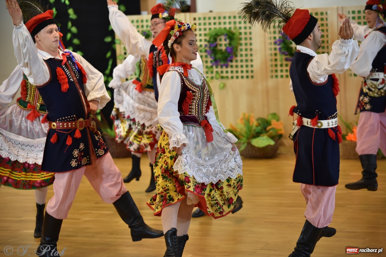 Zdjęcie w galerii na portalu naszraciborz.pl: Raciborskie Źródło zatańczyło dla małego Henia wiadomości z regionu