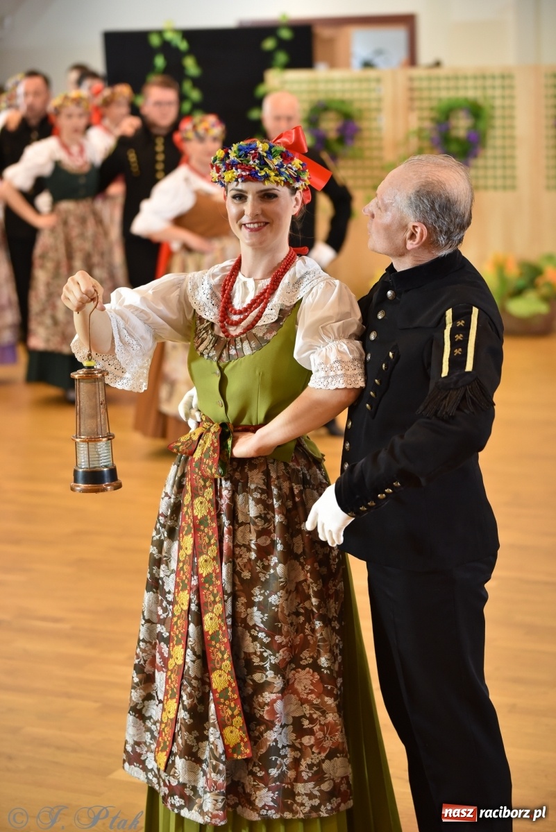 Zdjęcie w galerii na portalu naszraciborz.pl: Raciborskie Źródło zatańczyło dla małego Henia wiadomości z regionu