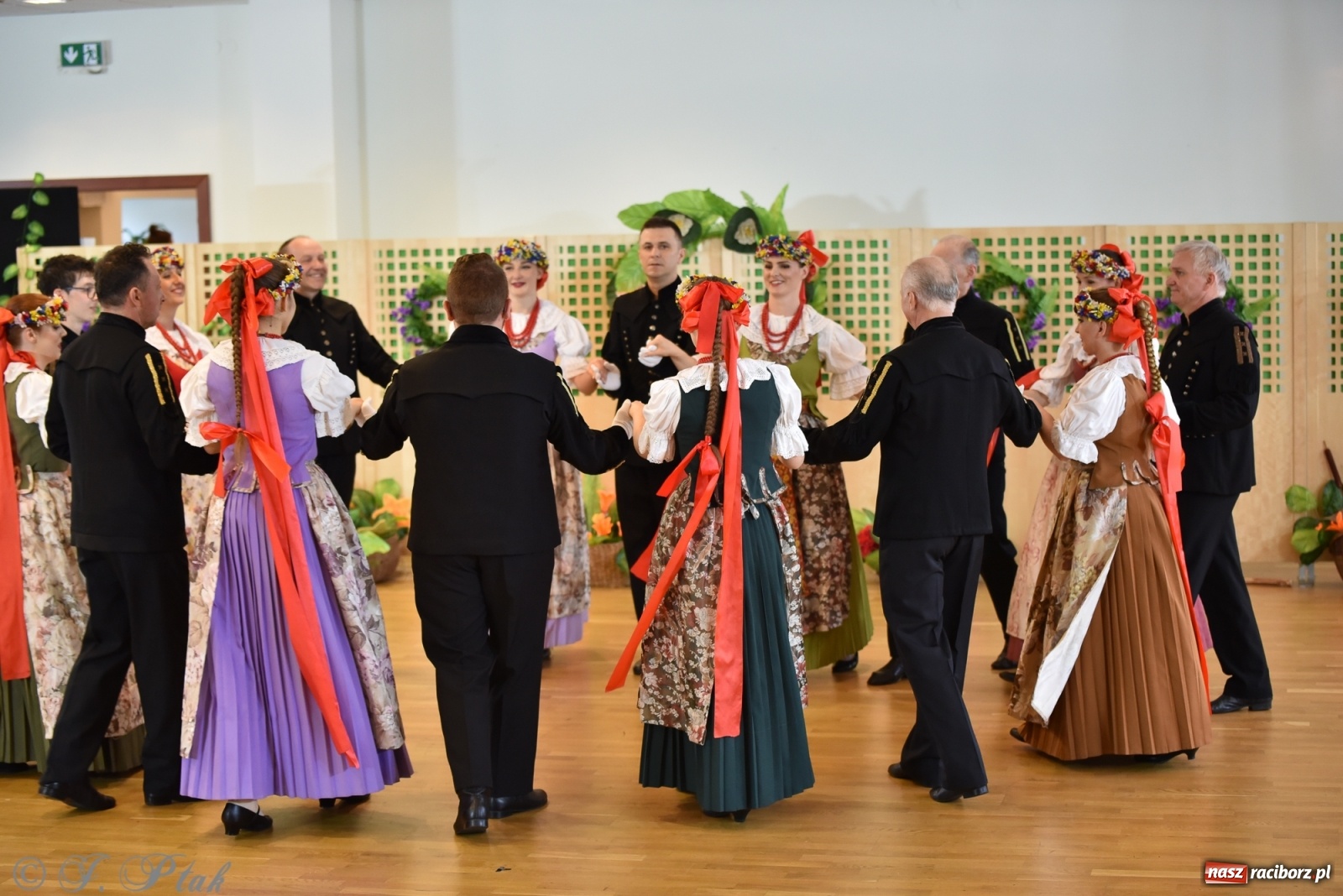 Zdjęcie w galerii na portalu naszraciborz.pl: Raciborskie Źródło zatańczyło dla małego Henia wiadomości z regionu