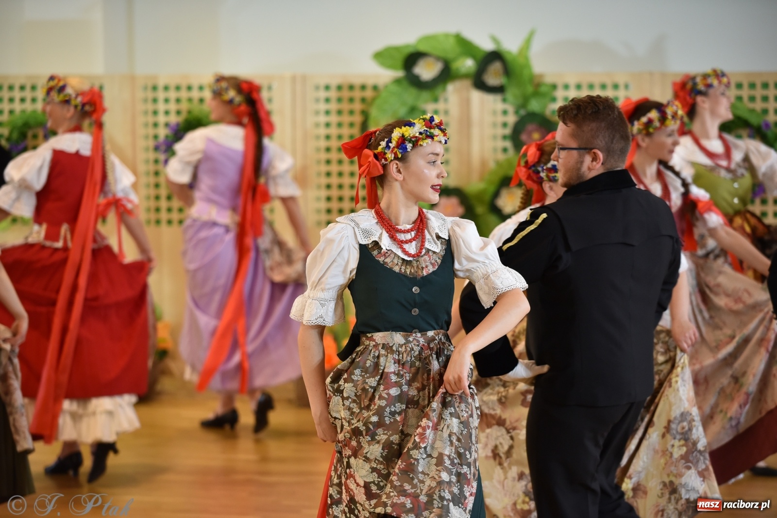 Zdjęcie w galerii na portalu naszraciborz.pl: Raciborskie Źródło zatańczyło dla małego Henia wiadomości z regionu