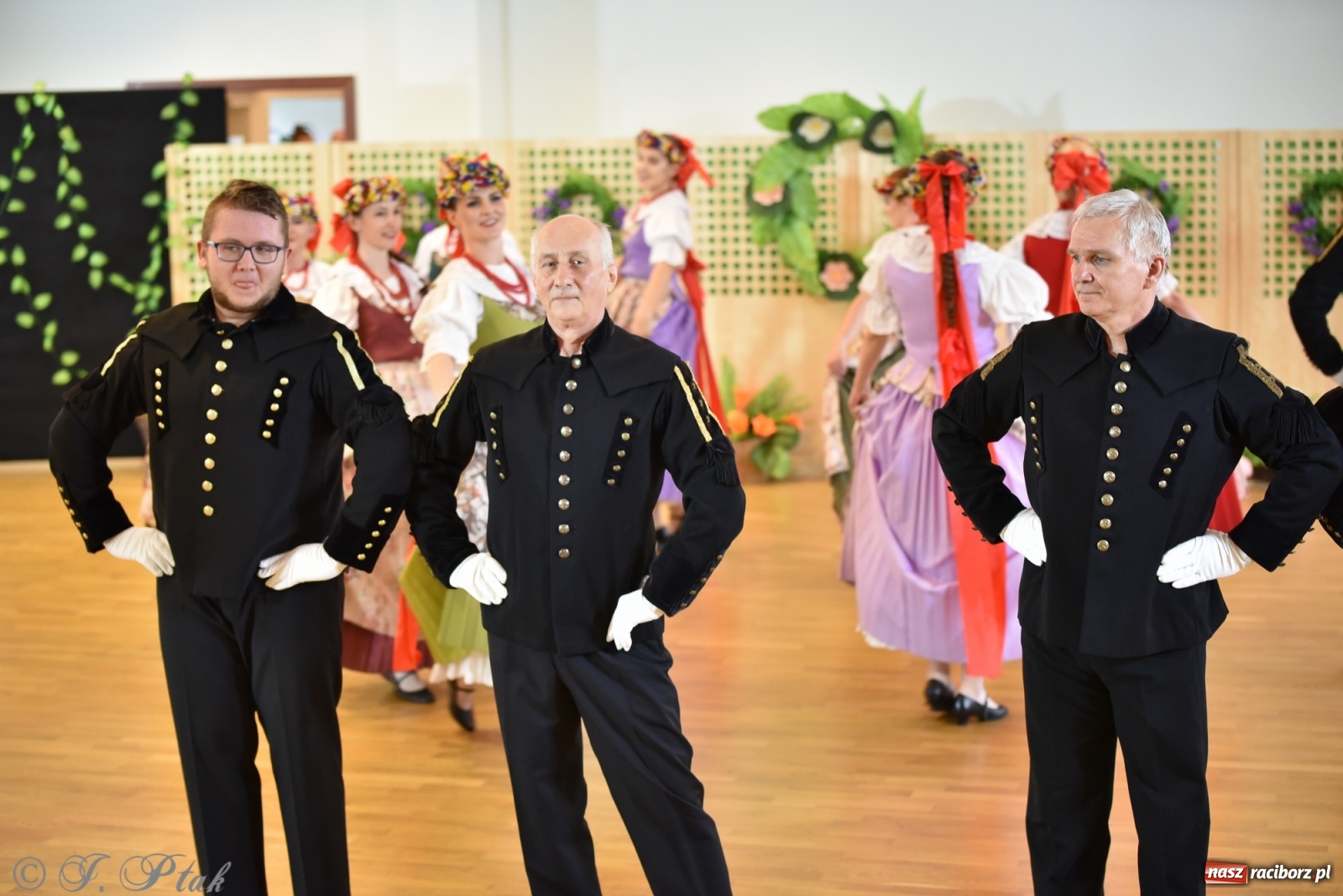 Zdjęcie w galerii na portalu naszraciborz.pl: Raciborskie Źródło zatańczyło dla małego Henia wiadomości z regionu