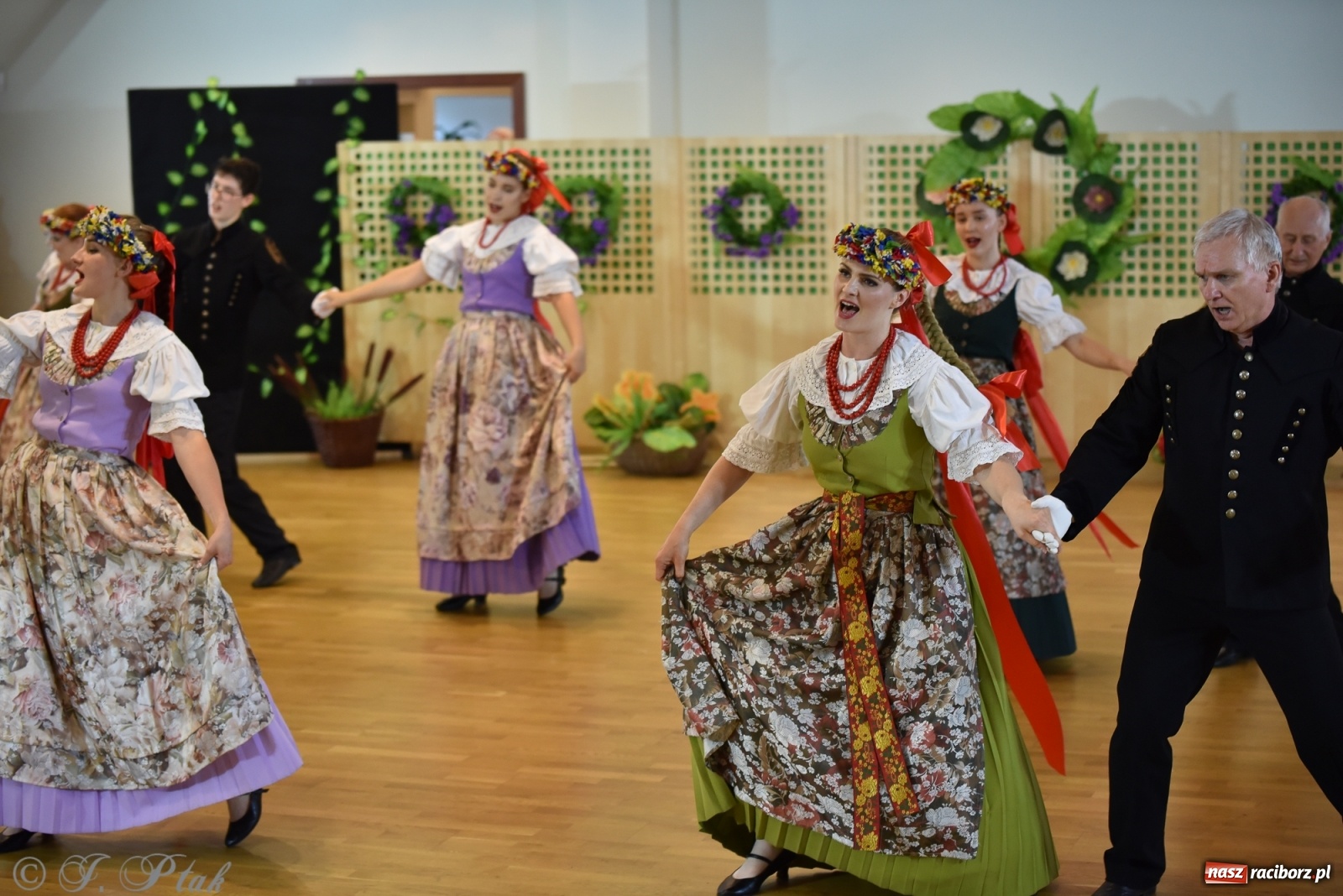 Zdjęcie w galerii na portalu naszraciborz.pl: Raciborskie Źródło zatańczyło dla małego Henia wiadomości z regionu
